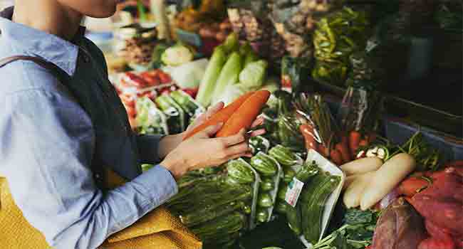 how do you use your senses to choose fresh vegetables